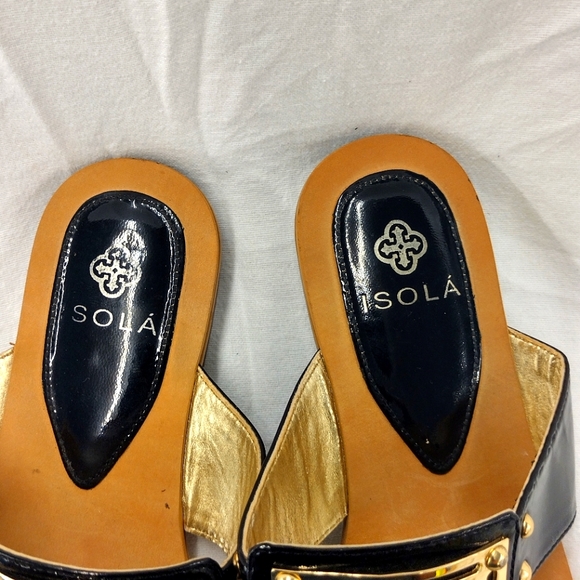 ISOLA Black Patent Leather Thong Style Flip Flop Sandals W/Gold Decor  Size: 6.5 - Picture 2 of 6